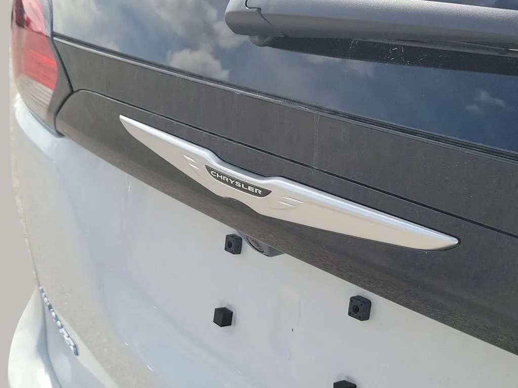 New 2026 Bright White Clear-Coat Exterior Paint Chrysler LX image 40