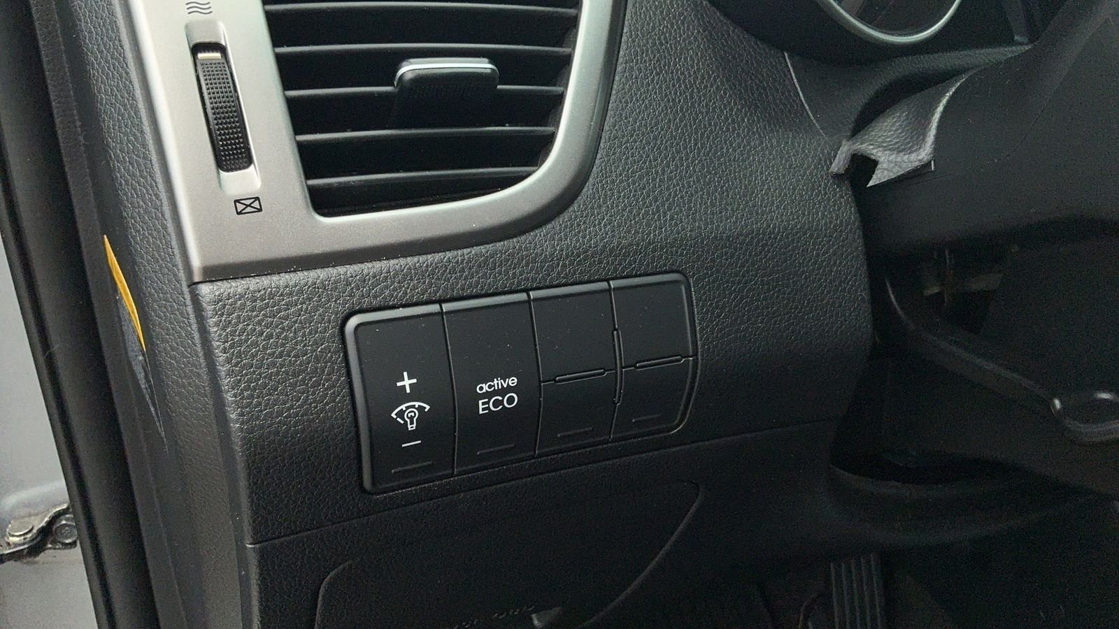 Used 2015 Gray Hyundai Base image 25