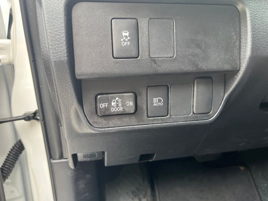 Used 2023 White Toyota SR image 16