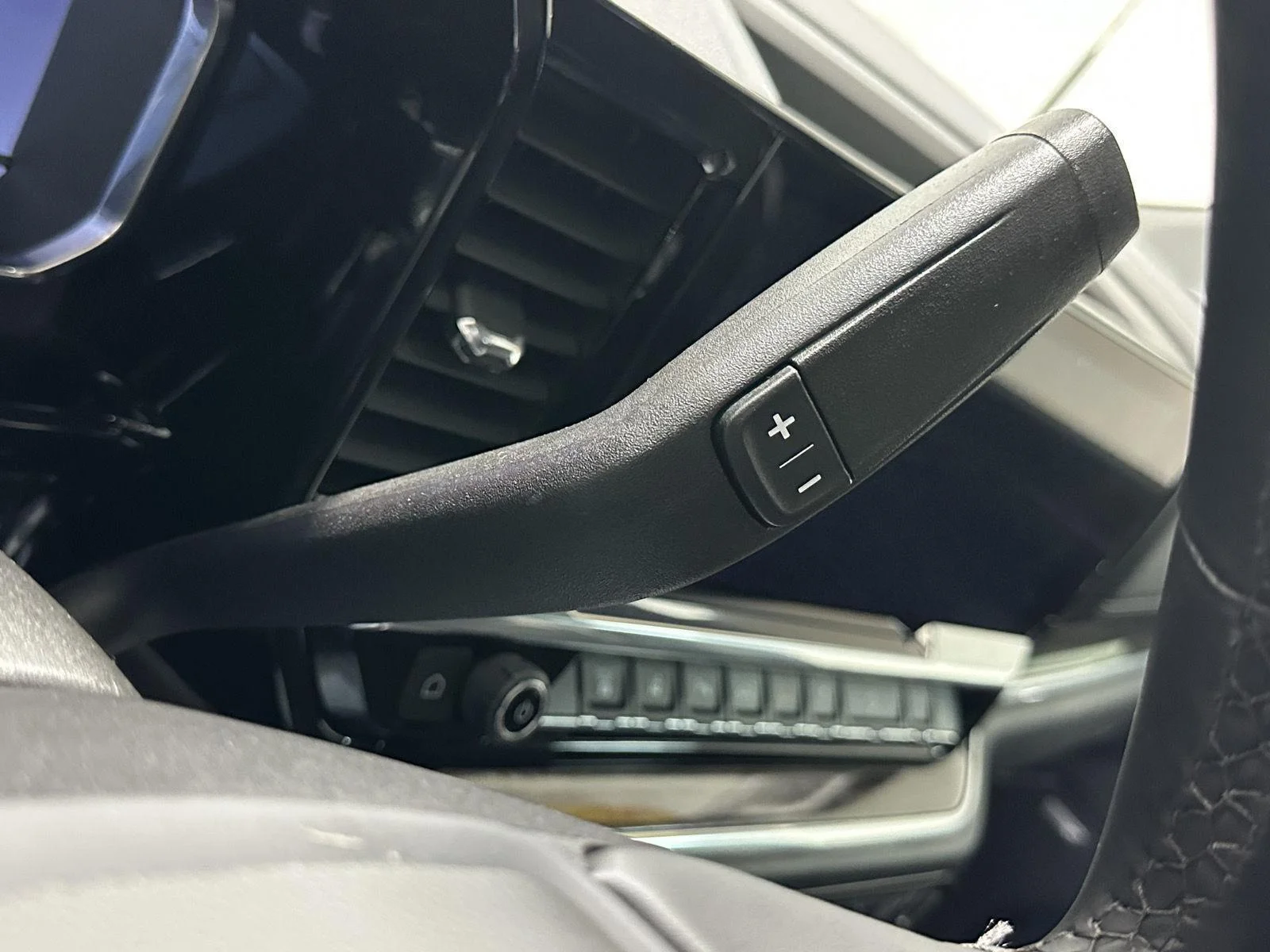 Used 2025 Summit White Chevrolet LTZ image 16
