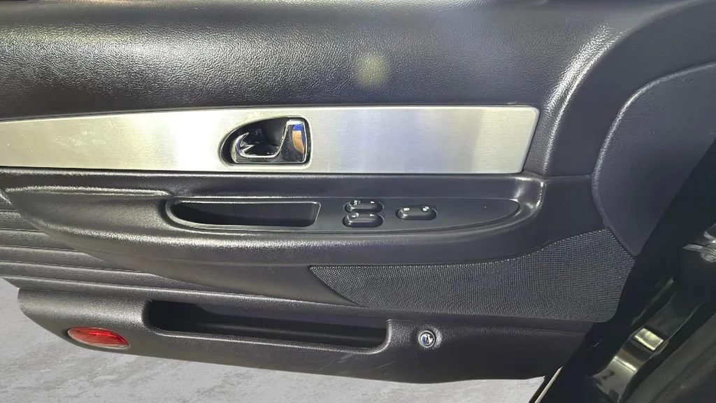 Used 2003  Ford Deluxe image 29