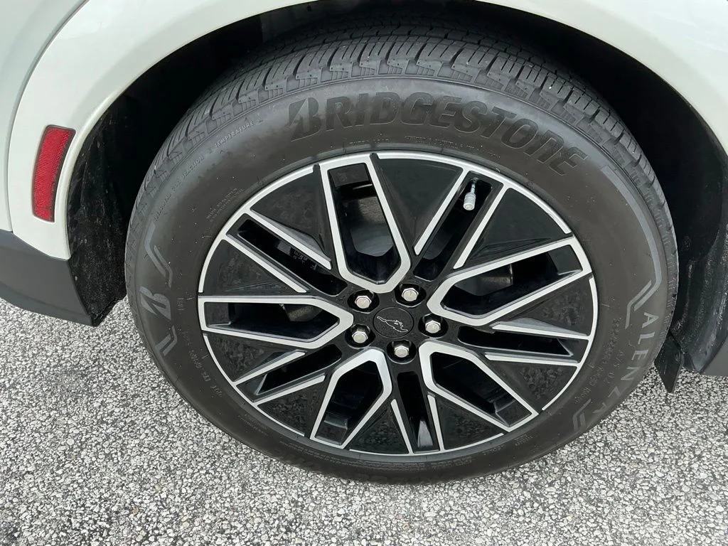 Used 2025 White Ford Premium image 25