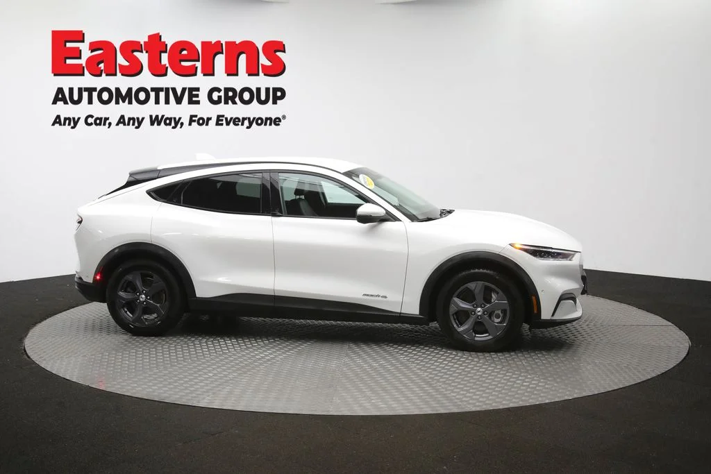 Used 2021 White Ford Select image 48