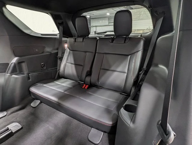 New 2026 Star White Metallic Tri-Coat Ford ST-Line image 46