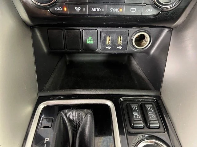 Used 2025 Blue Mitsubishi SE image 27