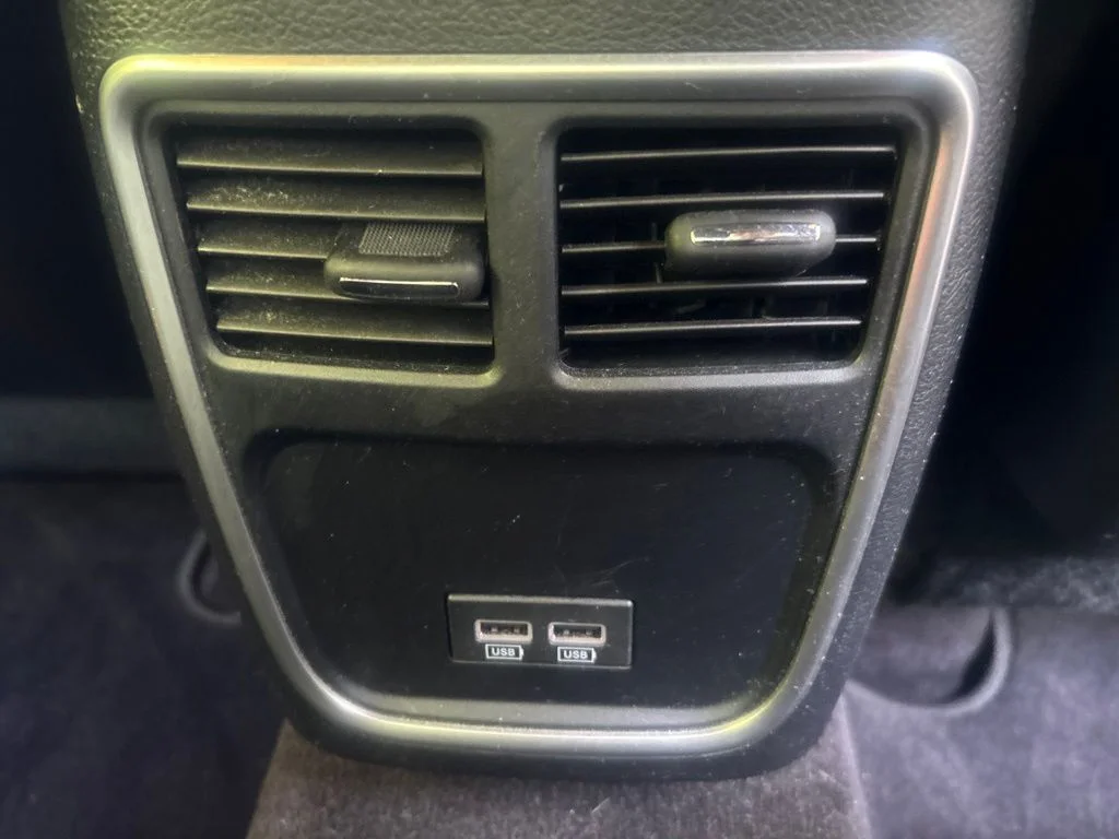 Used 2016 Black Dodge SXT image 39
