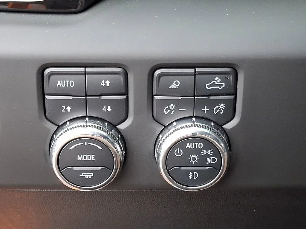 Used 2025 Onyx Black GMC AT4 image 24