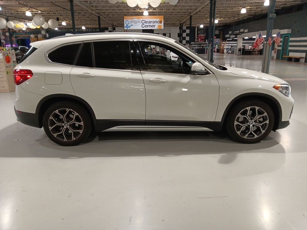 Used 2021 White BMW xDrive28i image 5