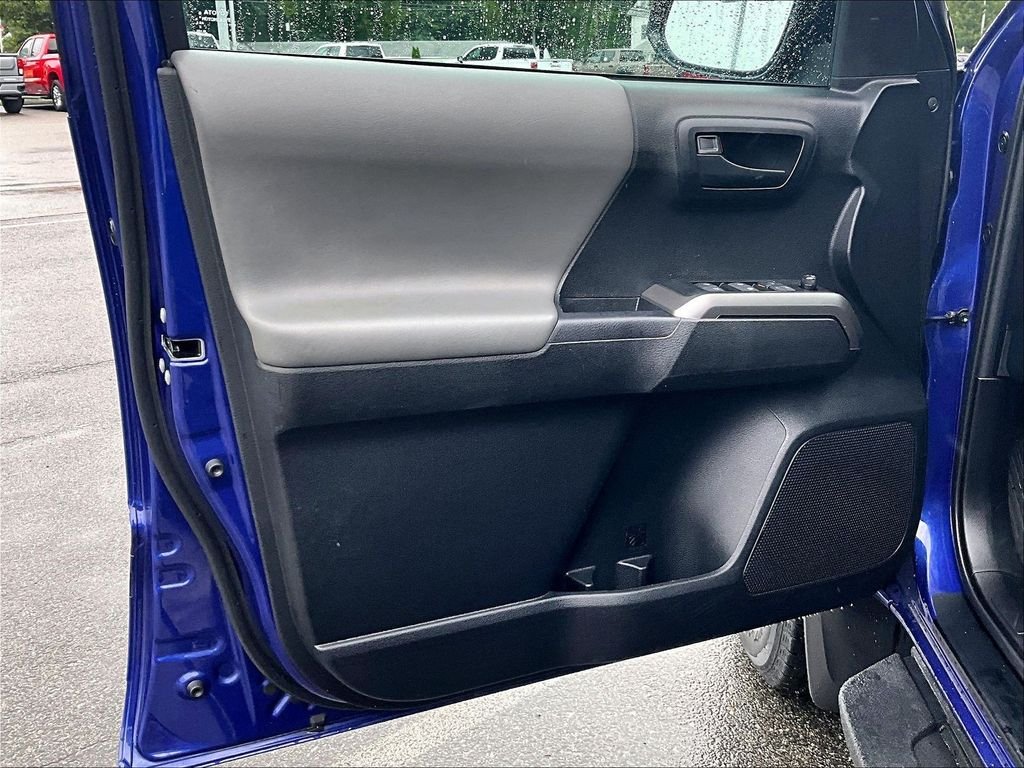 Used 2023 Blue Toyota SR5 image 9