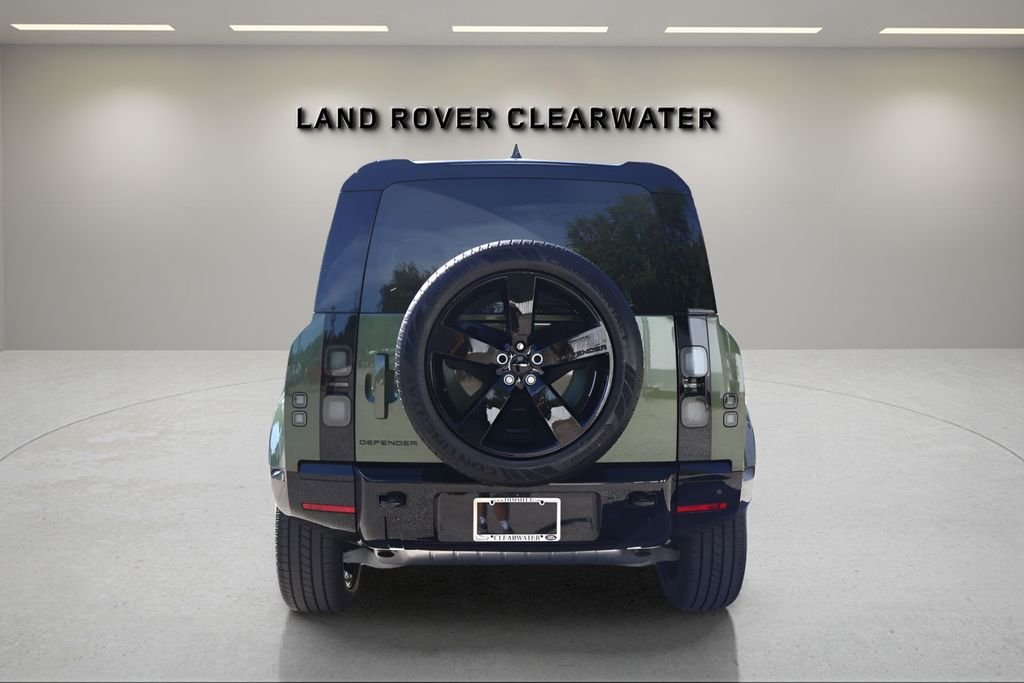 New 2026 Woolstone Green Land Rover X-Dynamic SE image 4