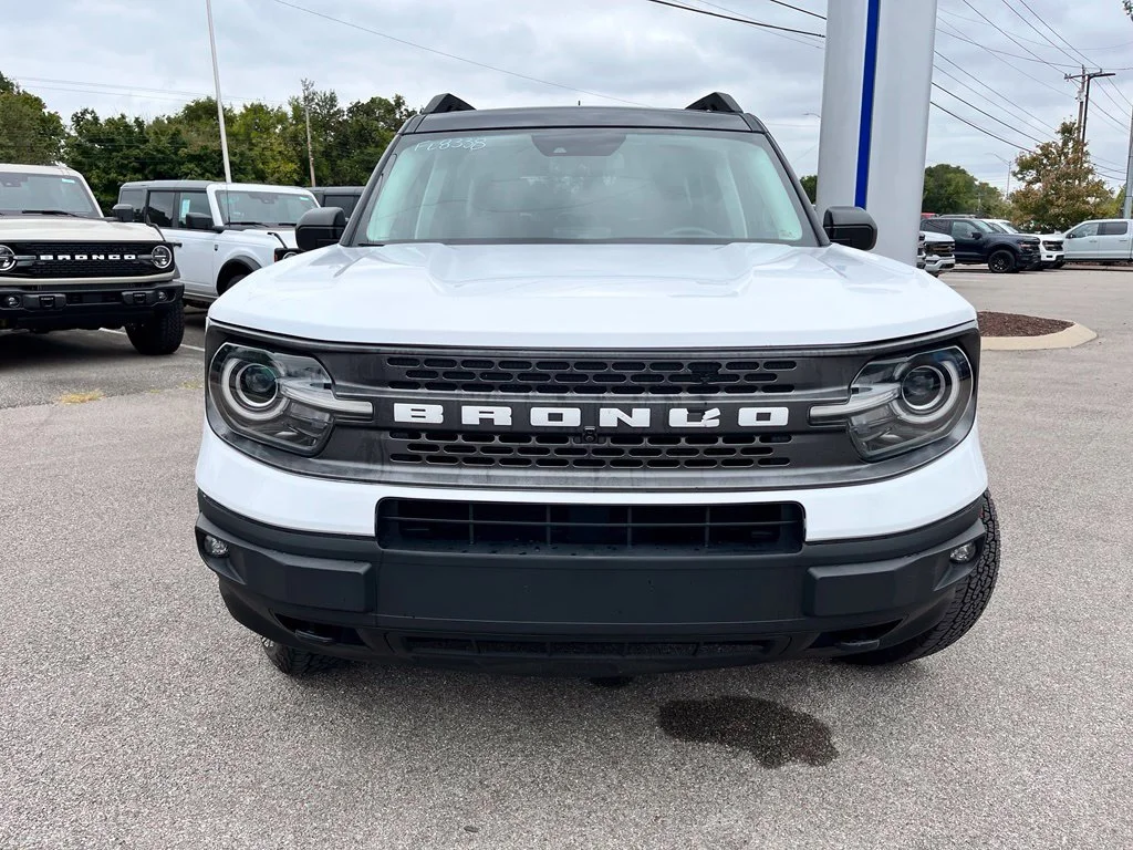 Used 2022 White Ford Badlands image 2