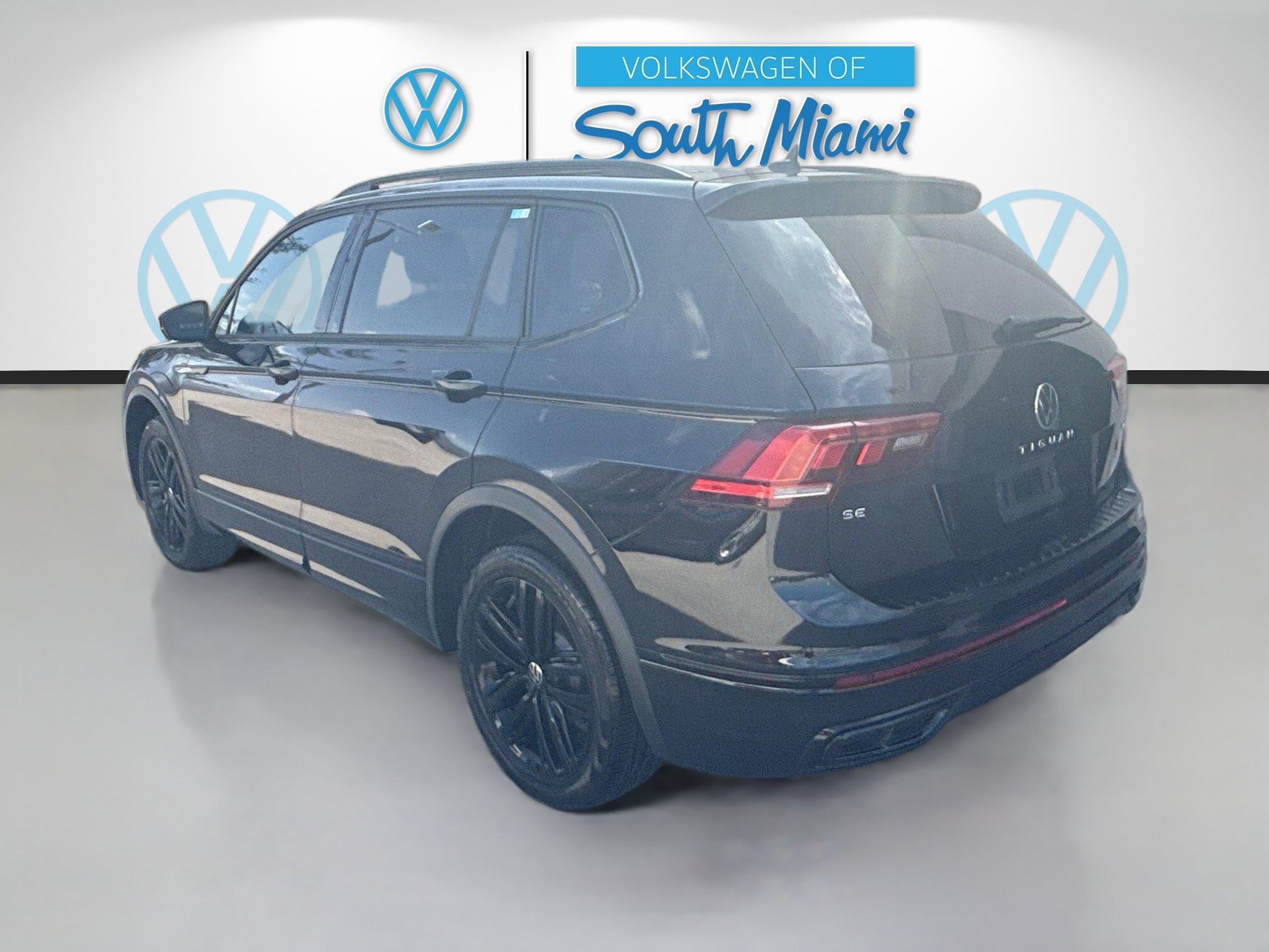 Certified Used 2022  Volkswagen SE R-Line Black image 5