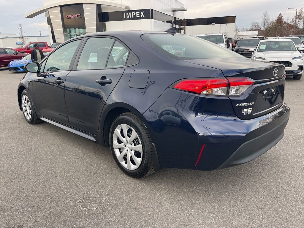 View vehicle photo 3