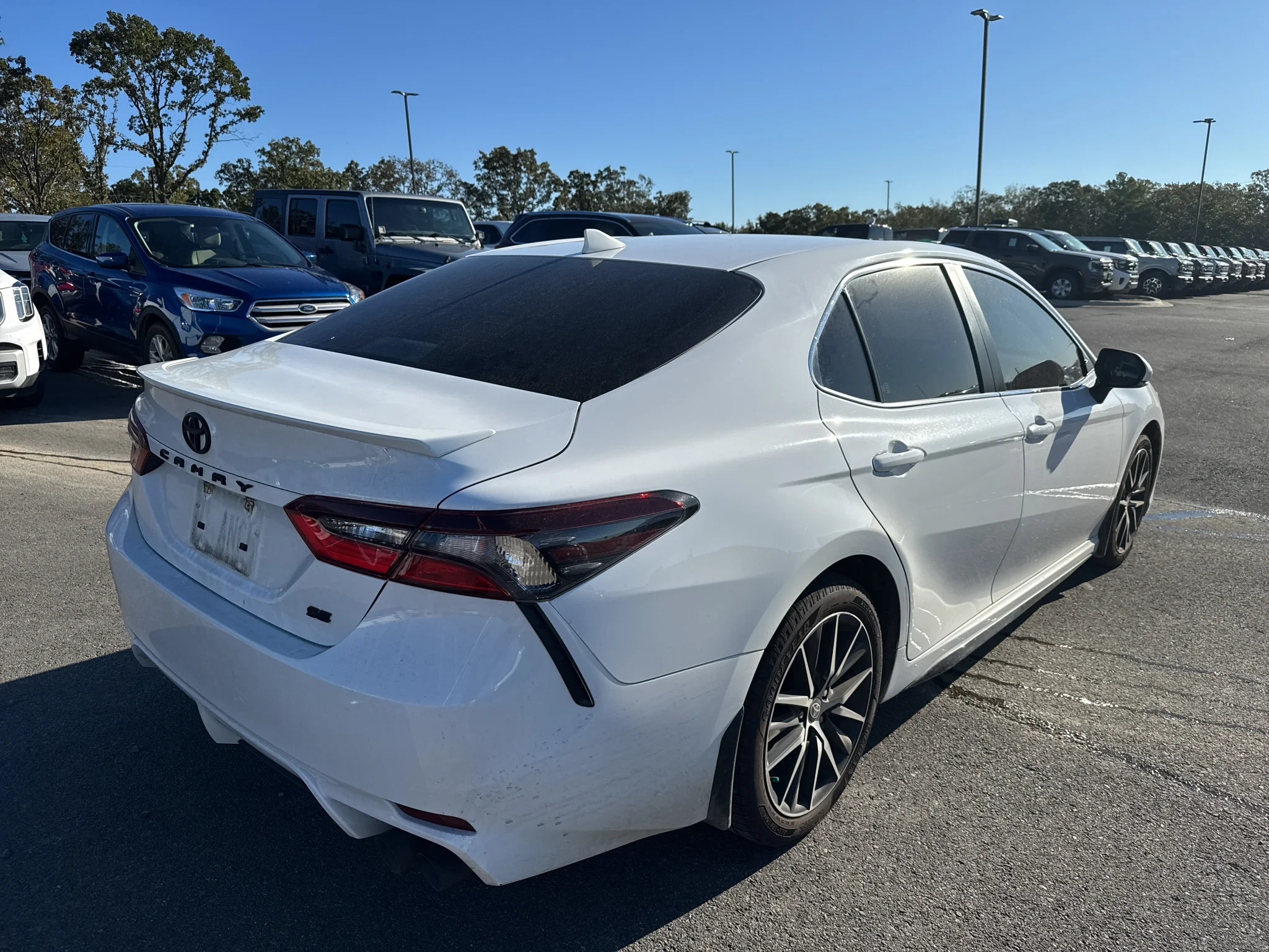 Used 2023 Ice Cap Toyota SE image 5