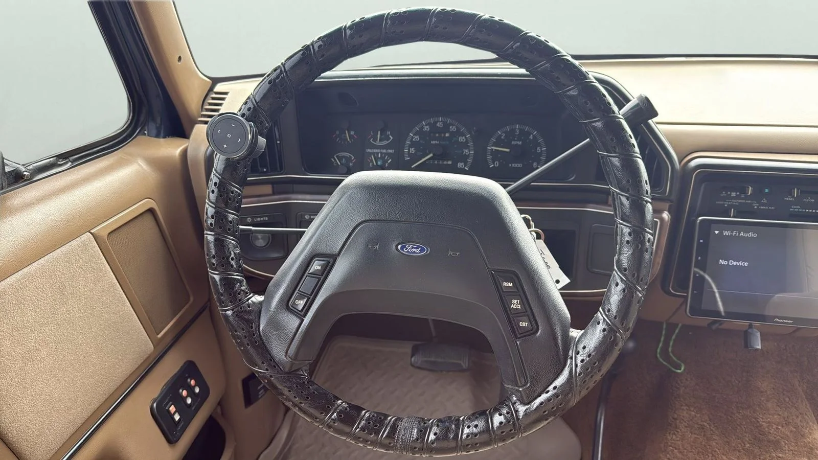 Used 1988  Ford XLT image 44