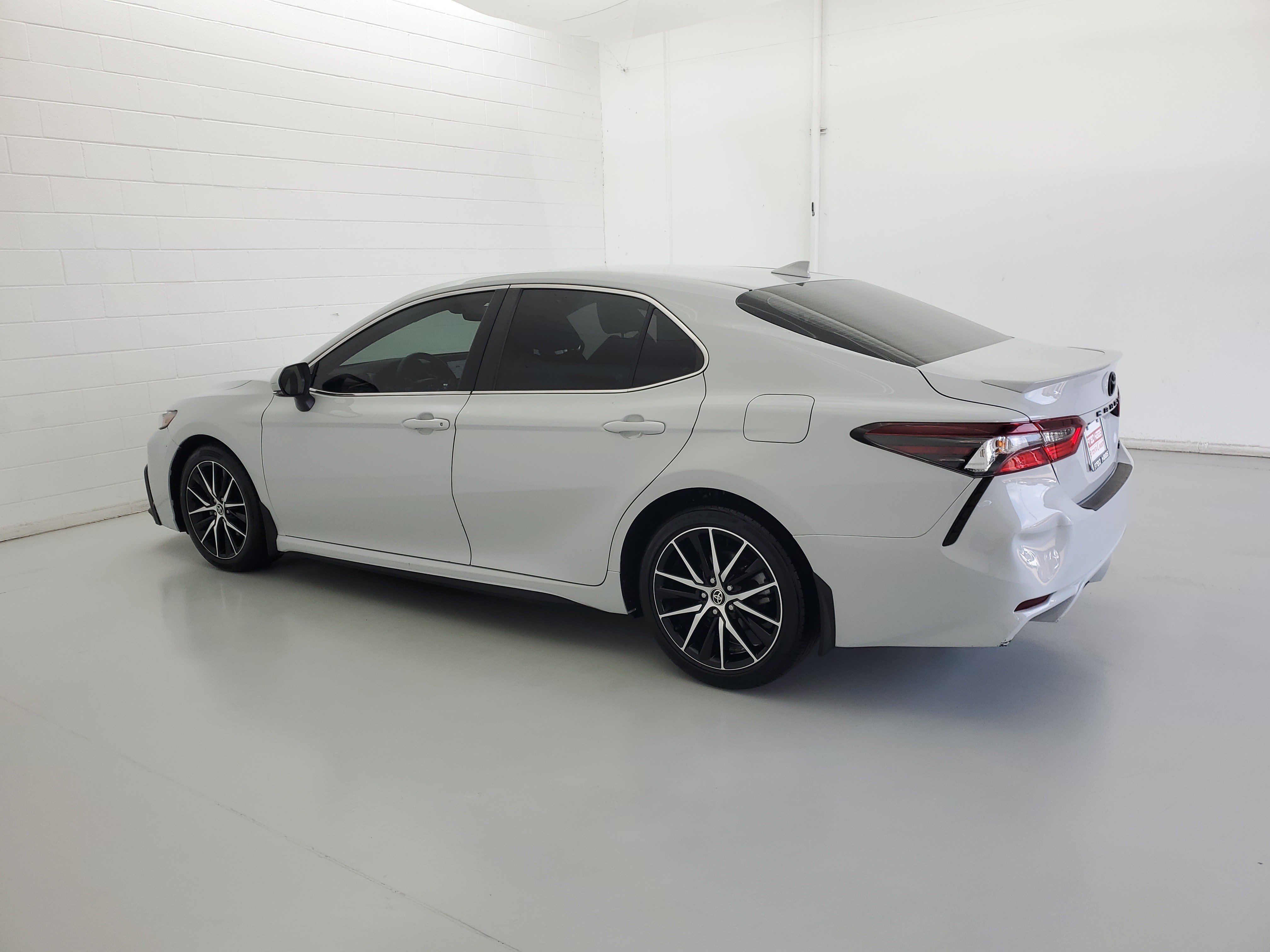 Used 2023 Ice Toyota SE image 7