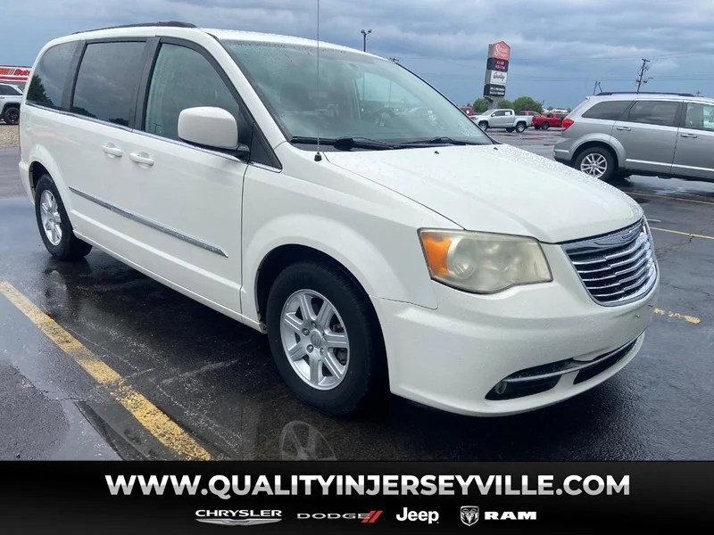 2012 Chrysler Town & Country Touring's photo