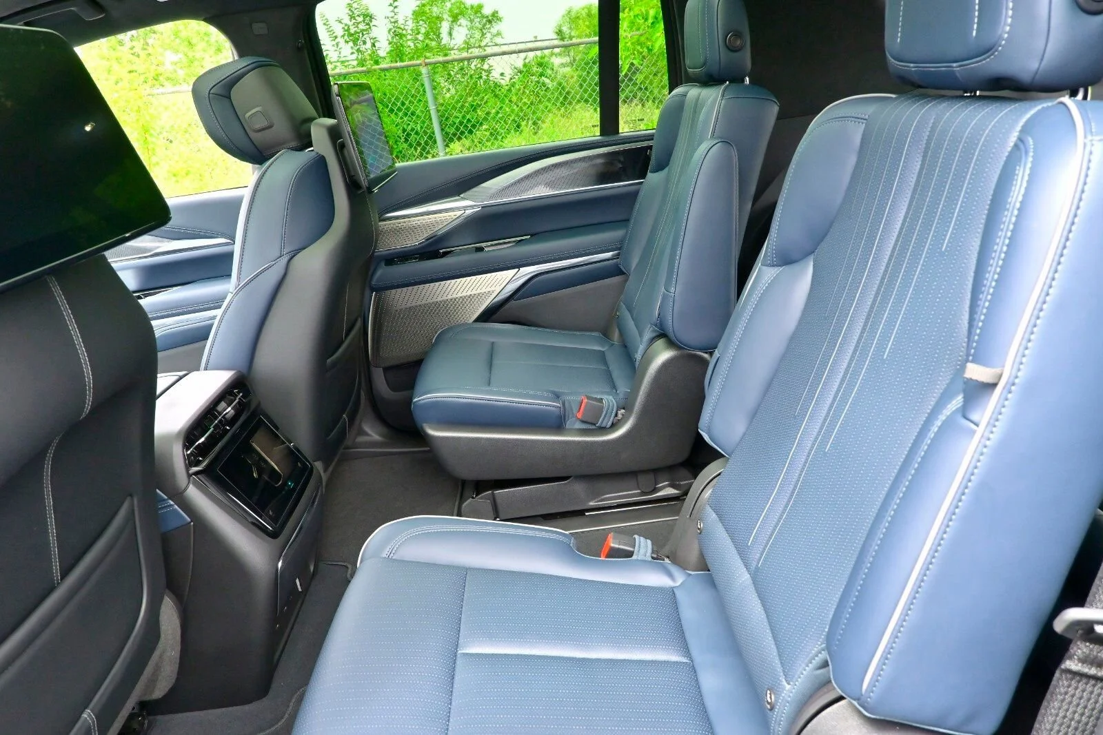 2026 Cadillac Escalade IQL Premium Sport - Photo 33