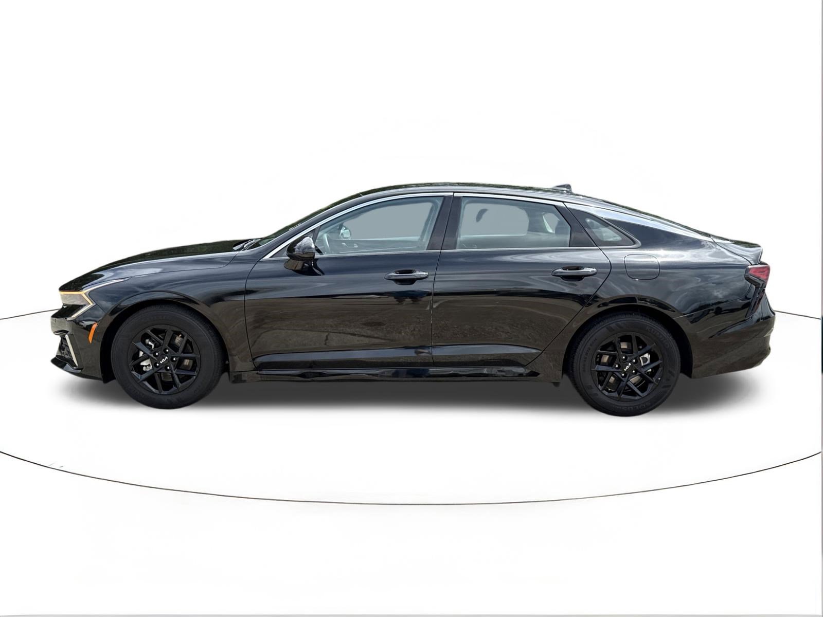 Used 2025 Aurora Black Pearl Kia LXS image 6