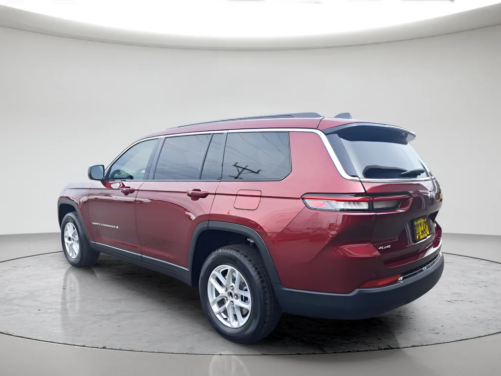 New 2026 Velvet Red Pearl-Coat Exterior Paint Jeep Laredo image 3
