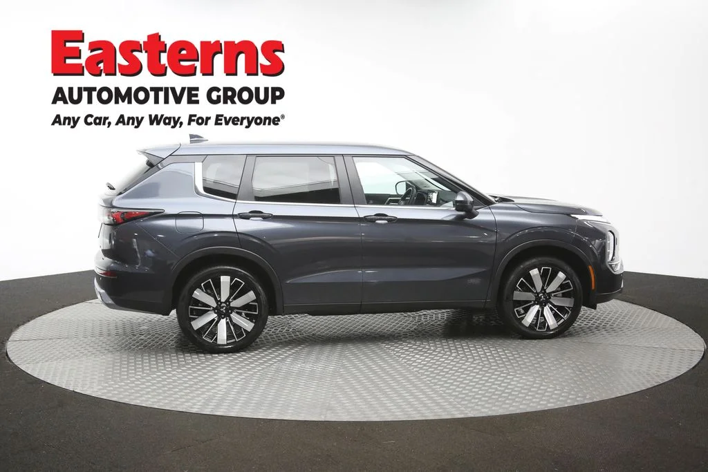 Used 2025 Gray Mitsubishi SE image 39