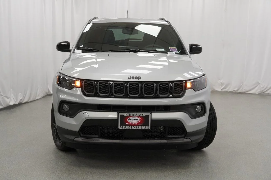 New 2026 Silver Zynith Metallic Clear-Coat Exterior Paint Jeep Latitude image 7