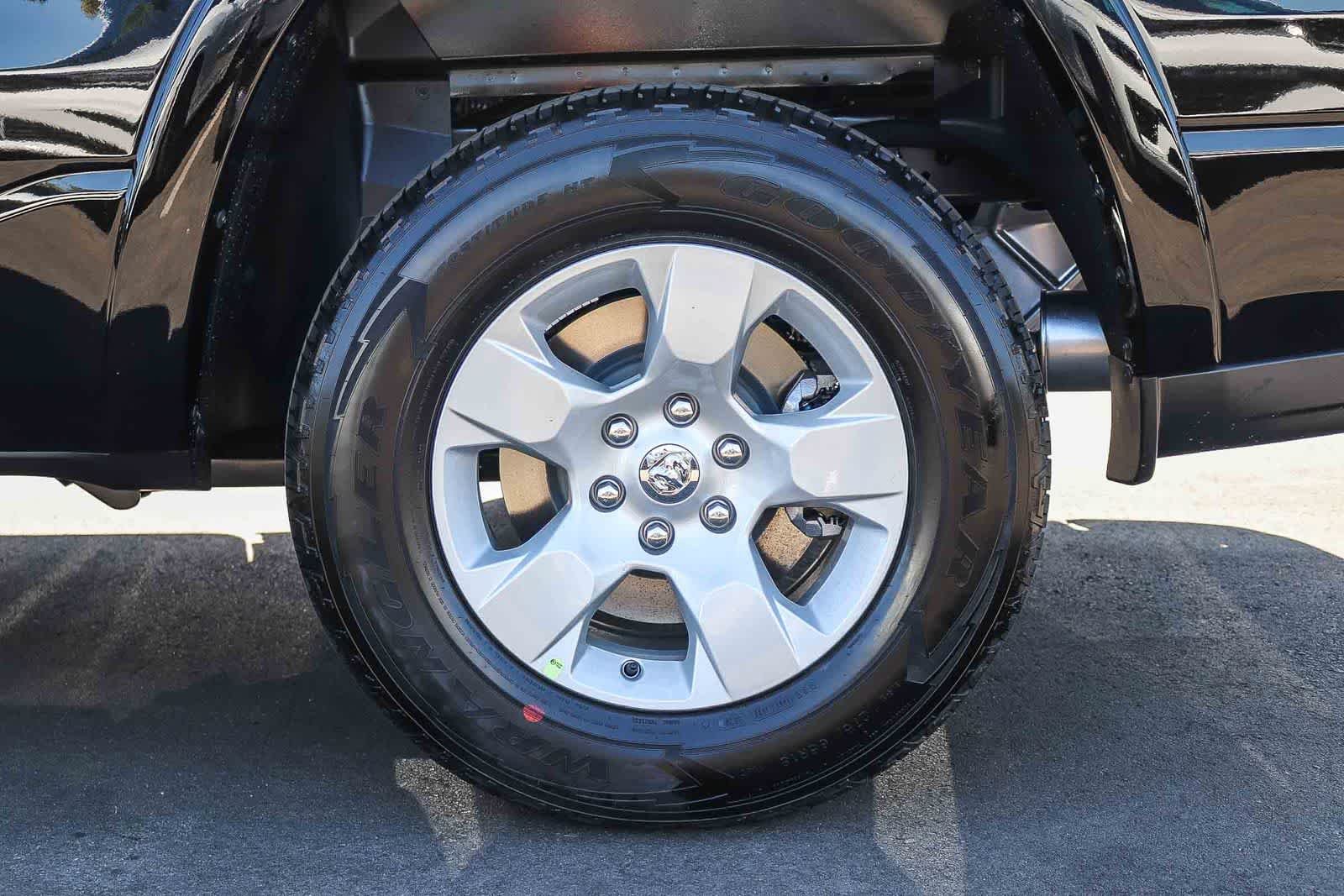 New 2026 Diamond Black Crystal Pearl-Coat Exterior Paint RAM Big Horn image 10