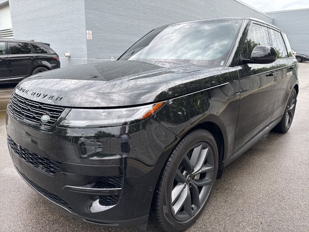 Used 2024 Black Land Rover SE image 1