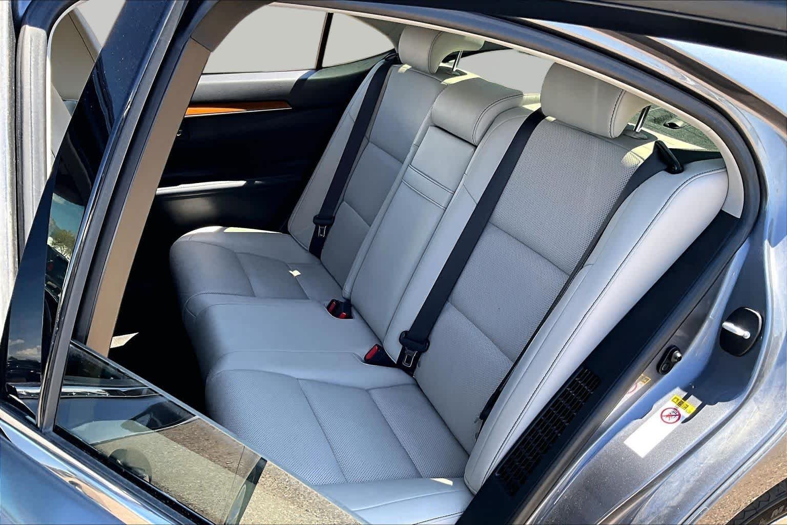 Used 2014 Nebula Gray Pearl Lexus Hybrid image 17