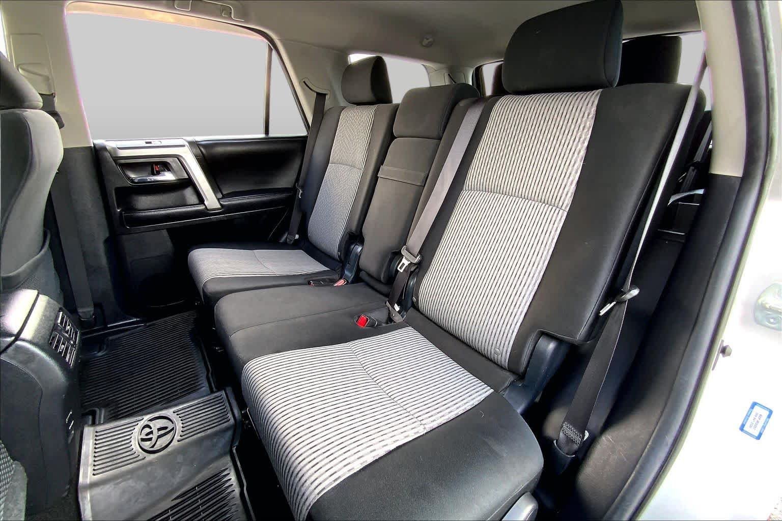 Used 2016 Classic Silver Metallic Toyota SR5 image 20