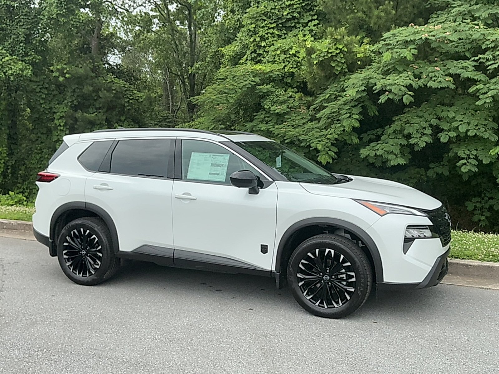 2026 Nissan Rogue Dark Armor's photo