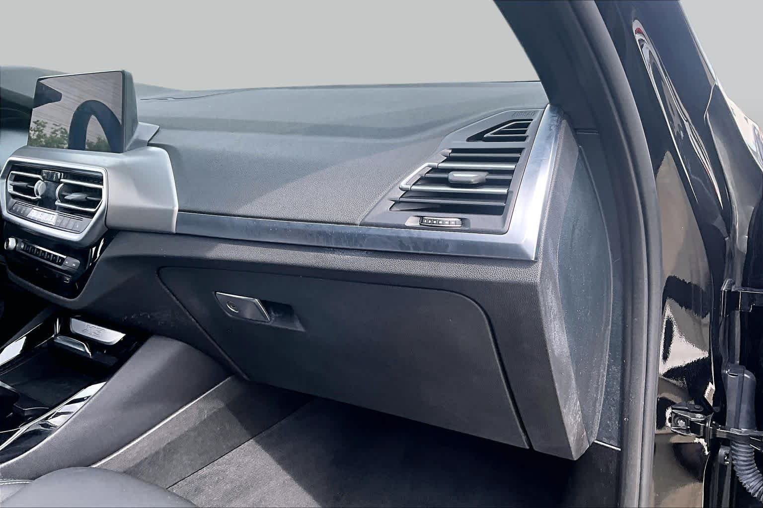 Used 2024 Jet Black BMW sDrive30i image 18