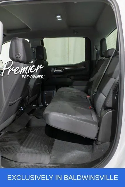Used 2025 Summit White Chevrolet LT image 9
