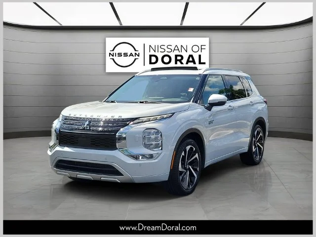 Used 2023  Mitsubishi SEL image 1