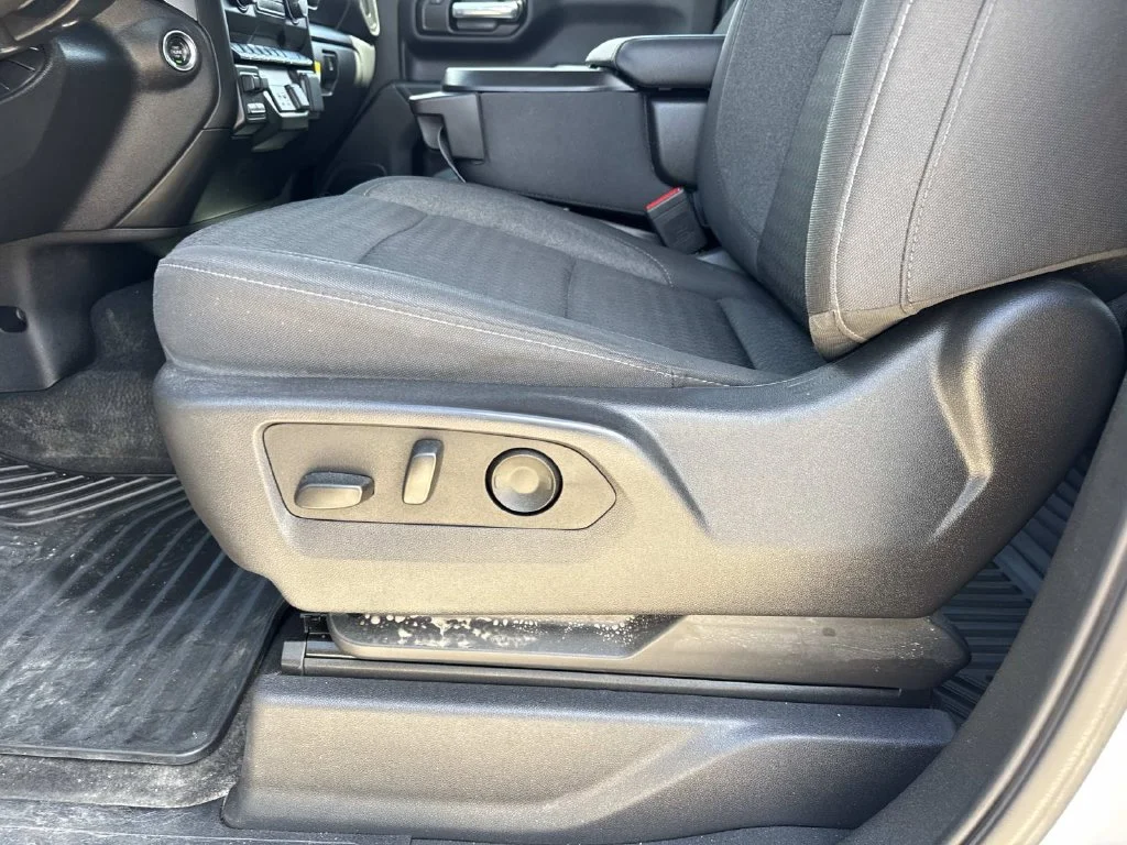 Used 2025 White Chevrolet Custom Trail Boss image 27