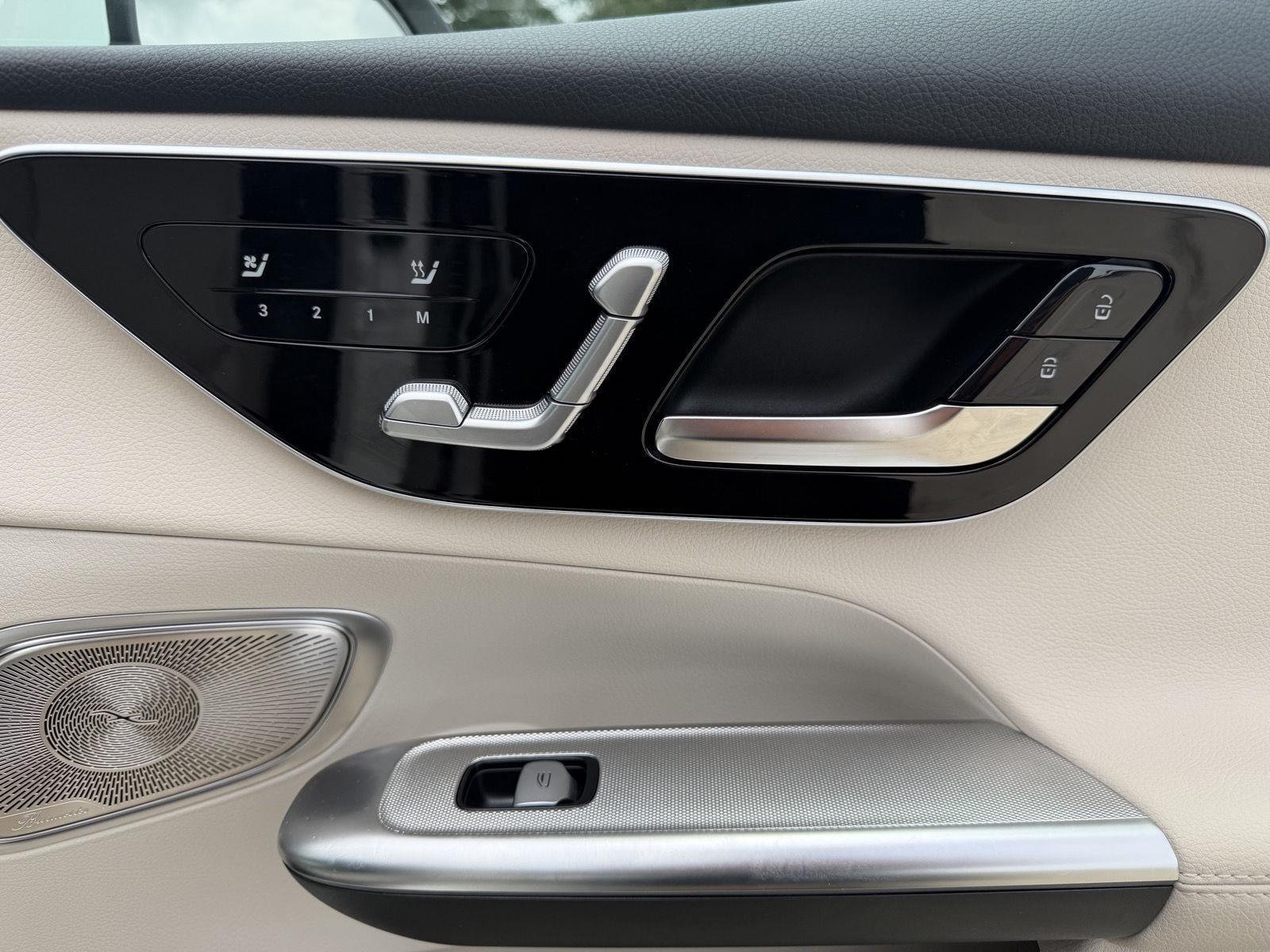 Certified Used 2026 Polar White Mercedes-Benz GLC 300 image 28