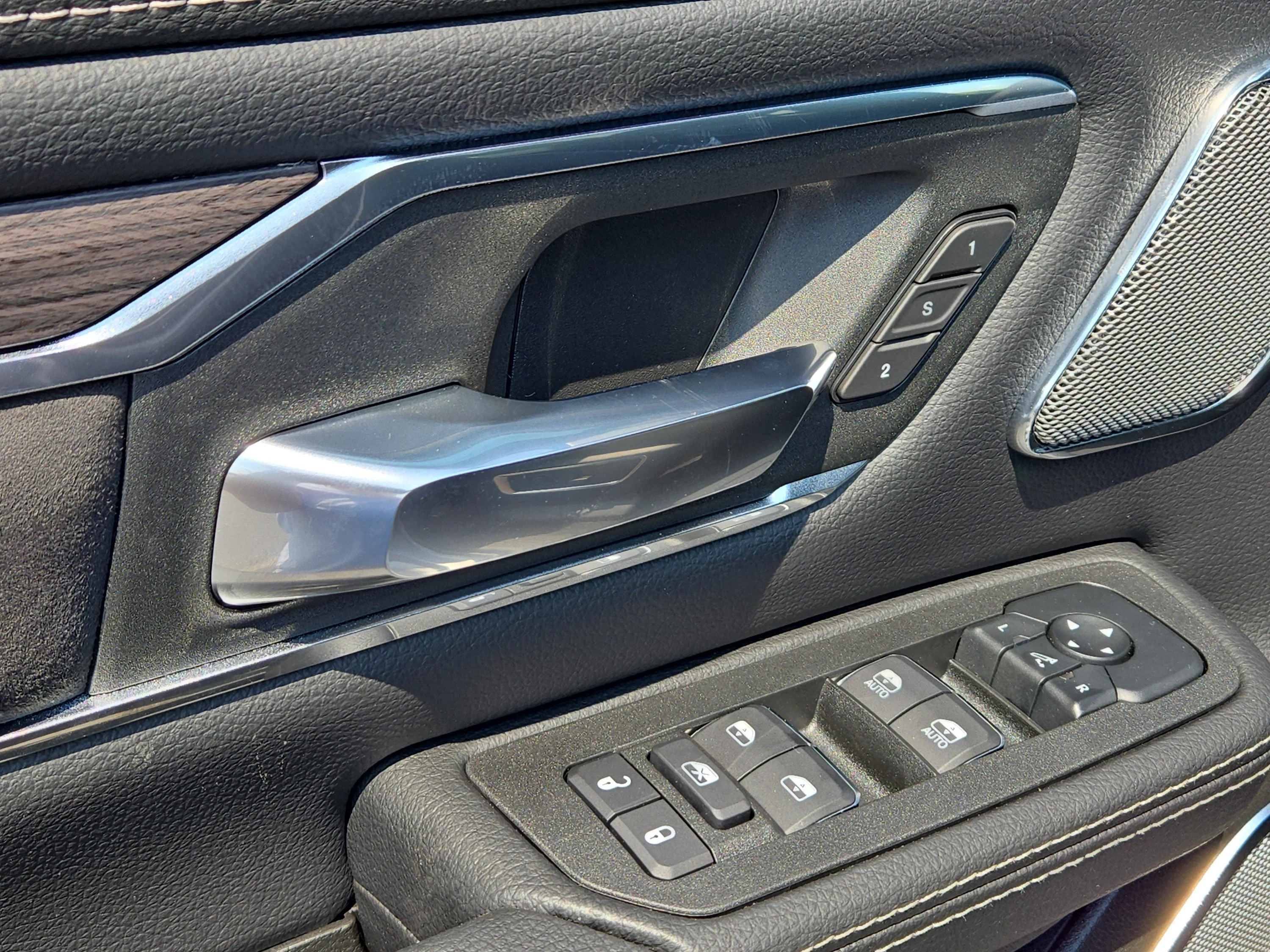 2026 RAM 1500 Laramie - Photo 15