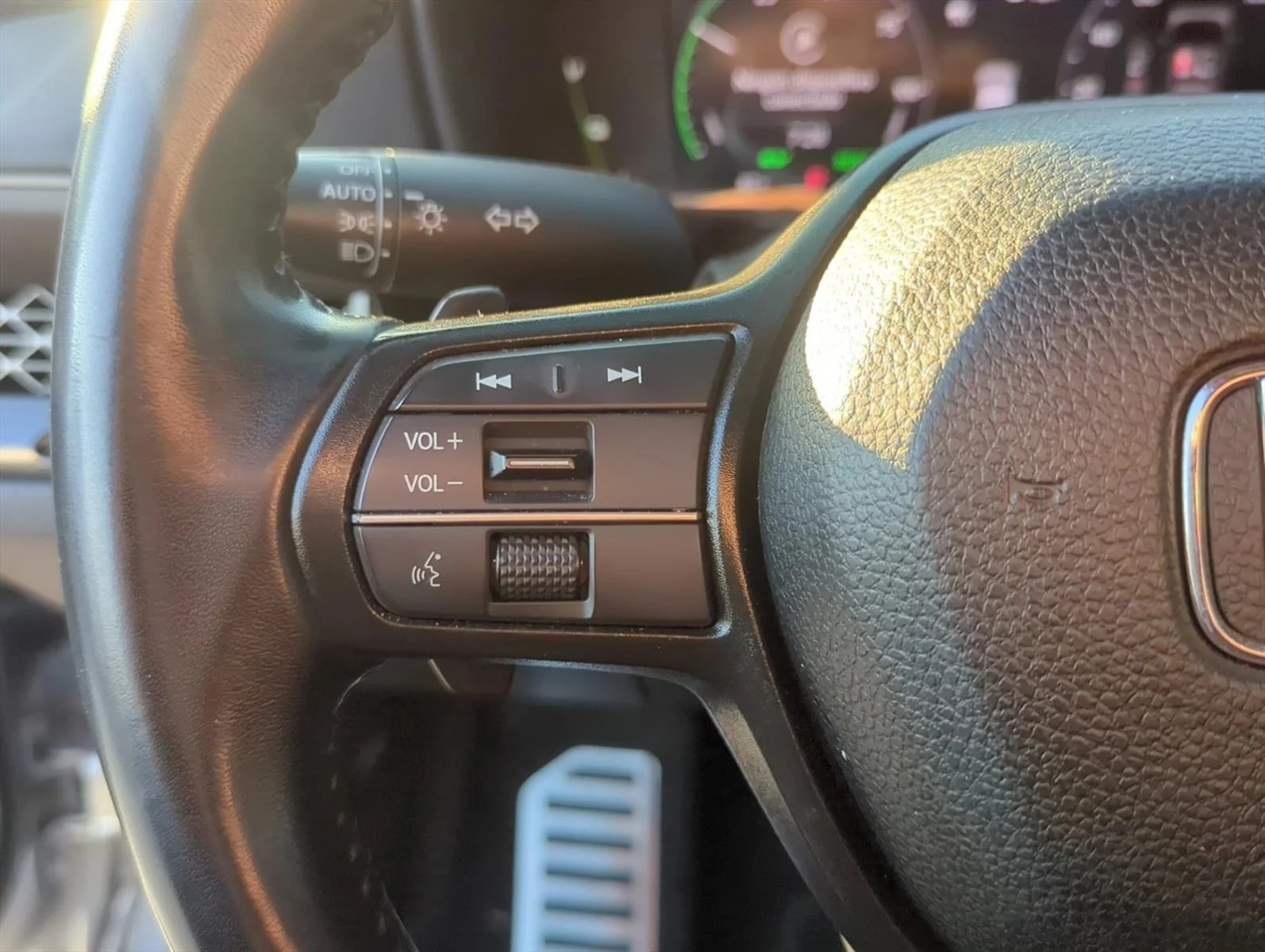 Used 2025 Solar Silver Metallic Honda Sport-L image 12