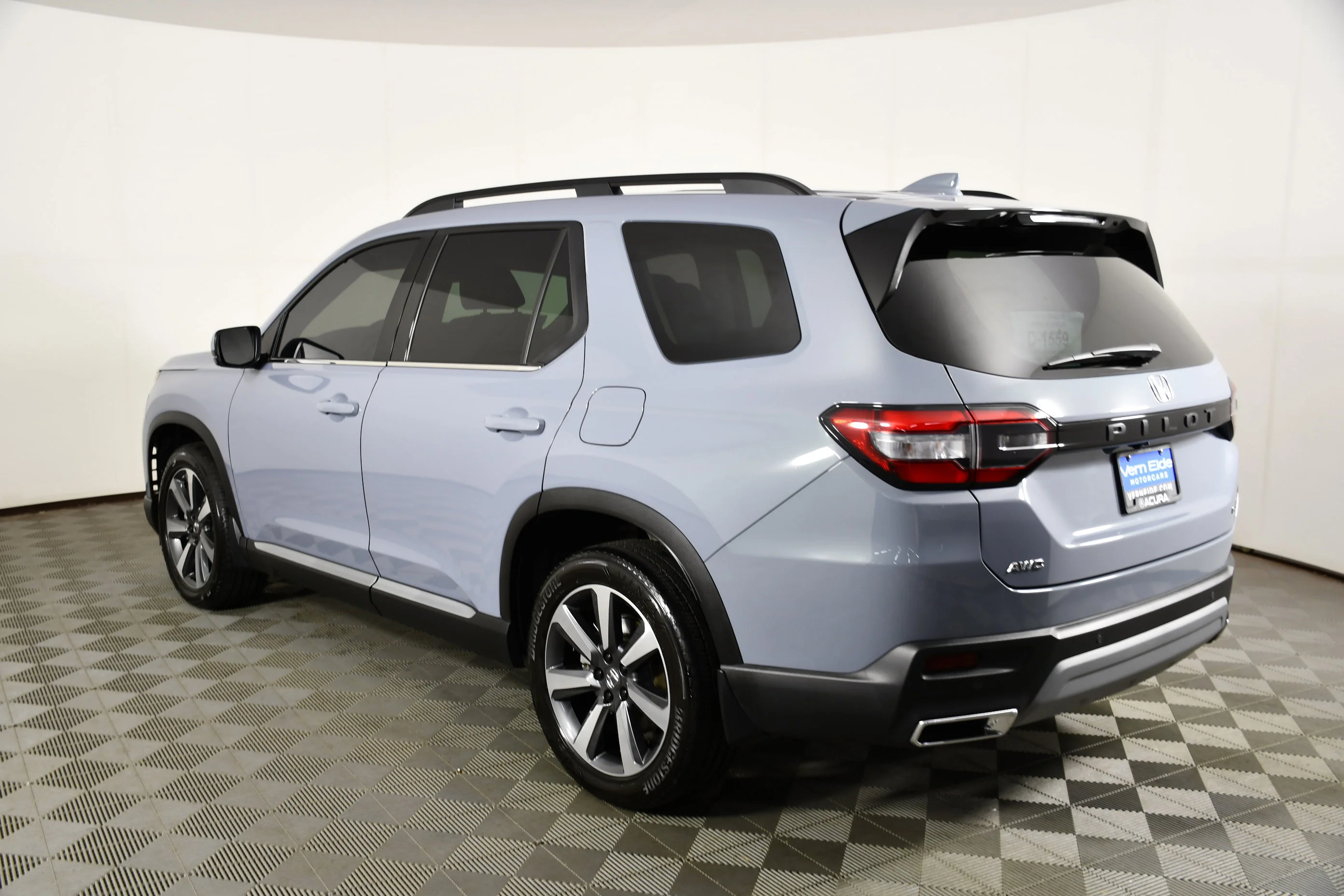 Used 2025 Gray Pearl Honda Touring image 8