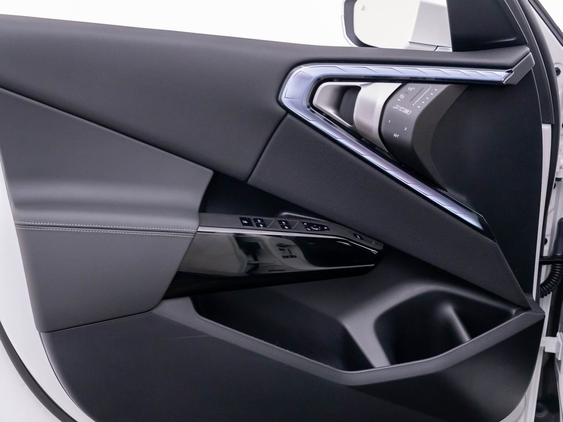 New 2026 Alpine White BMW 30 xDrive image 13