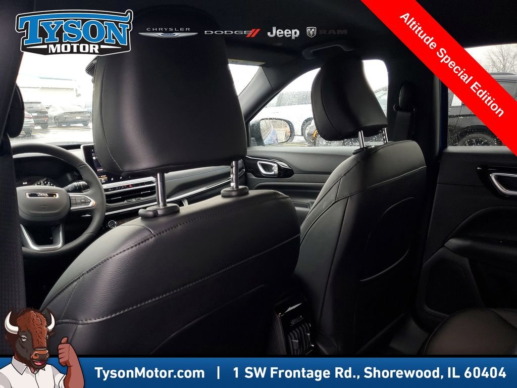 New 2026 Hydro Blue Pearlcoat Jeep Latitude image 9