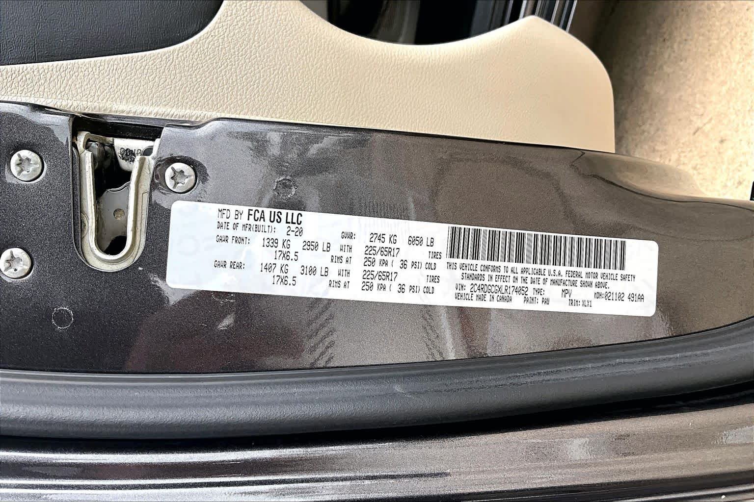 Used 2020 Granite Pearlcoat Dodge SXT image 36
