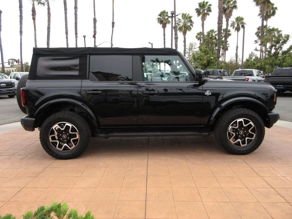 Certified Used 2022 Shadow Black Ford Outer Banks image 5