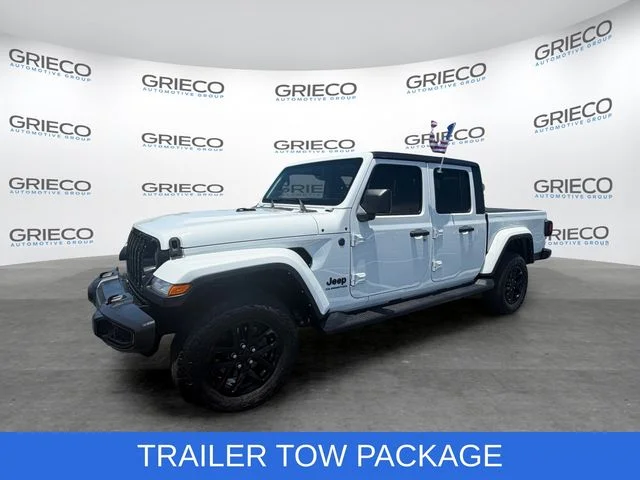 Used 2022 White Jeep Altitude image 3