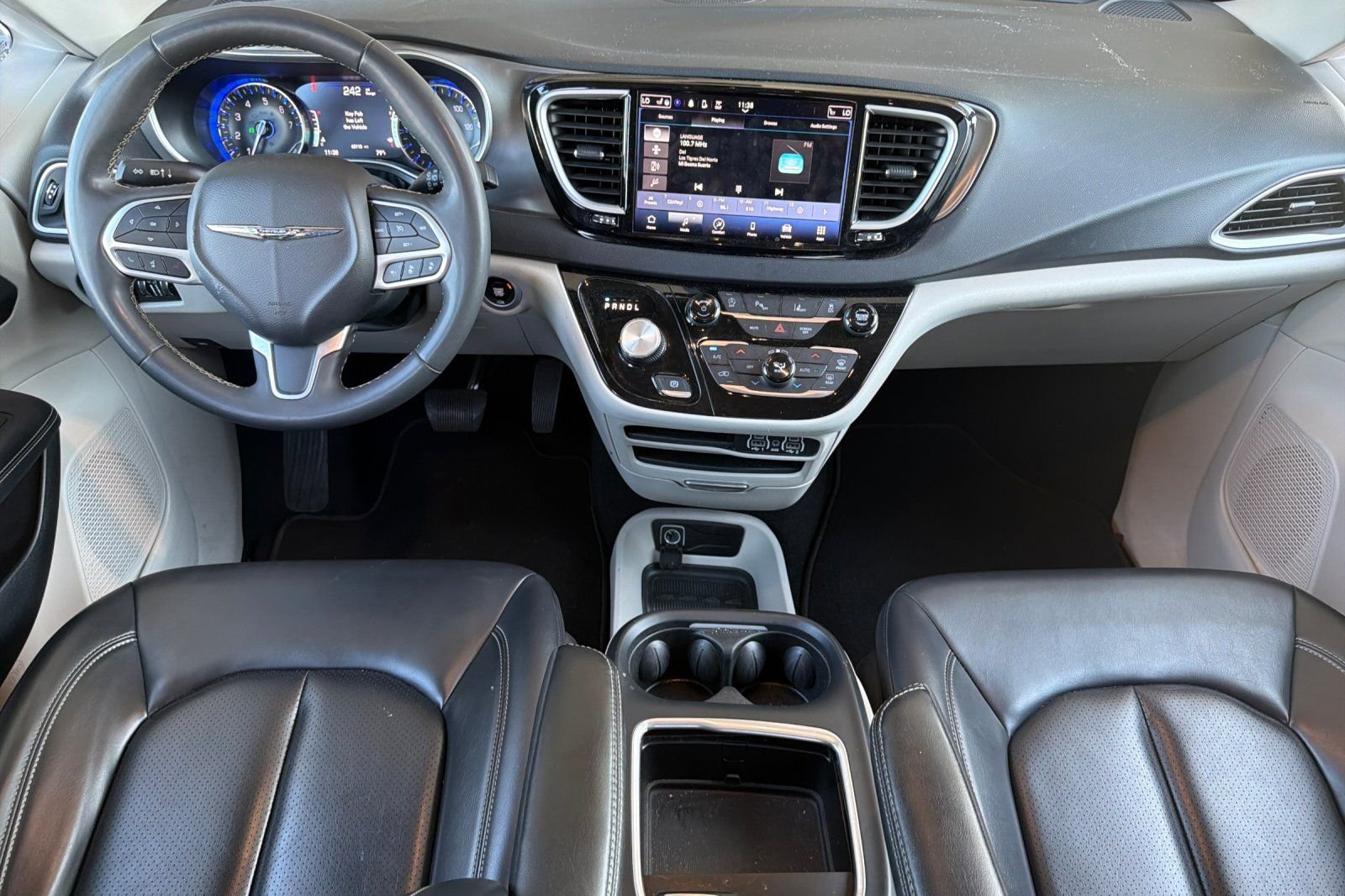 Used 2023 Silver Chrysler Touring L image 17