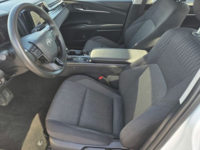 Used 2025 White Toyota LE image 15