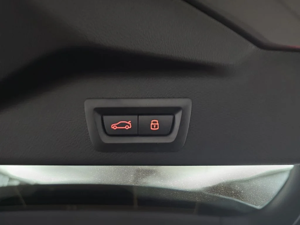 Used 2026 Skyscraper Grey Metallic BMW xDrive40i image 16