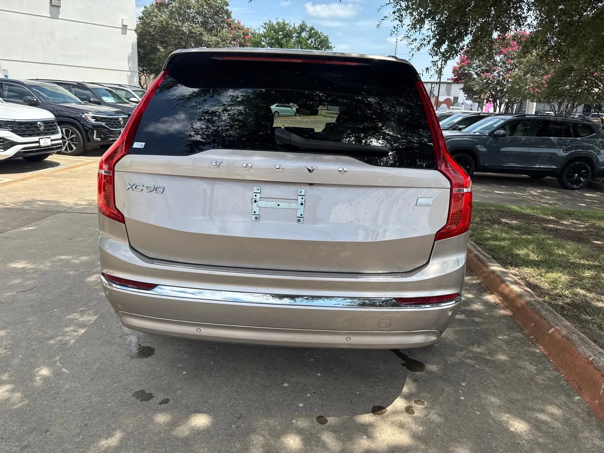 Certified Used 2024 Gray Volvo T8 Plus Bright Theme 7 Passenger image 6