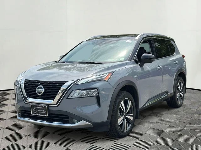 Used 2021 Gray Nissan Platinum image 7