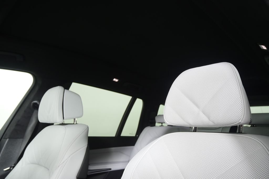 New 2027 Alpine White BMW xDrive40i image 11